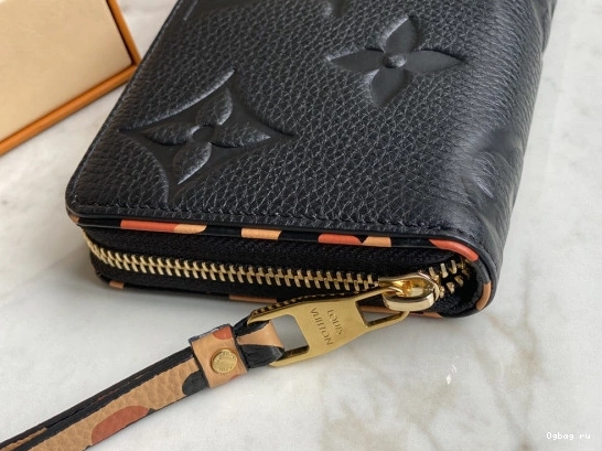 ZIPPY LOUIS VUITTON WALLET 0824
